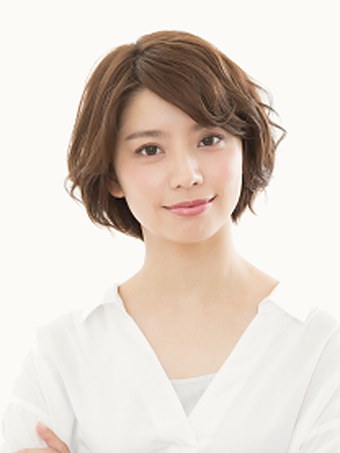 首もとで丸みをつけたショートボブ